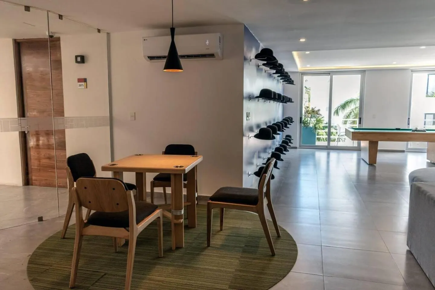 Luxury Condo, 1Br 1Ba, 200Mb, Gym Sauna Cinema Playa del Carmen Mexico