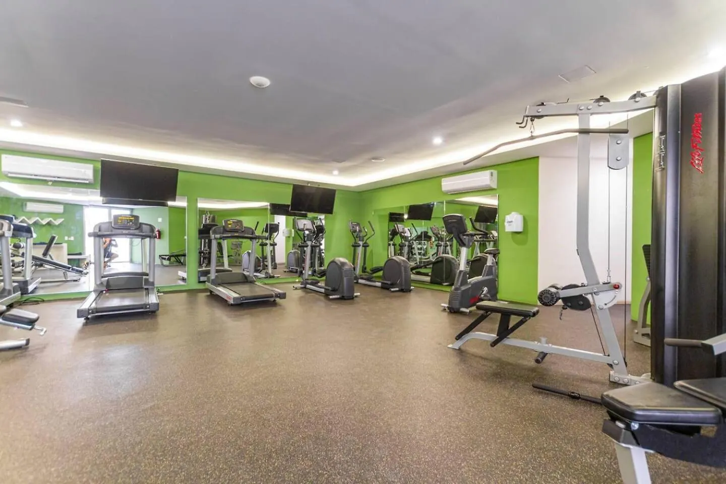 Luxury Condo, 1Br 1Ba, 200Mb, Gym Sauna Cinema Playa del Carmen Apartment