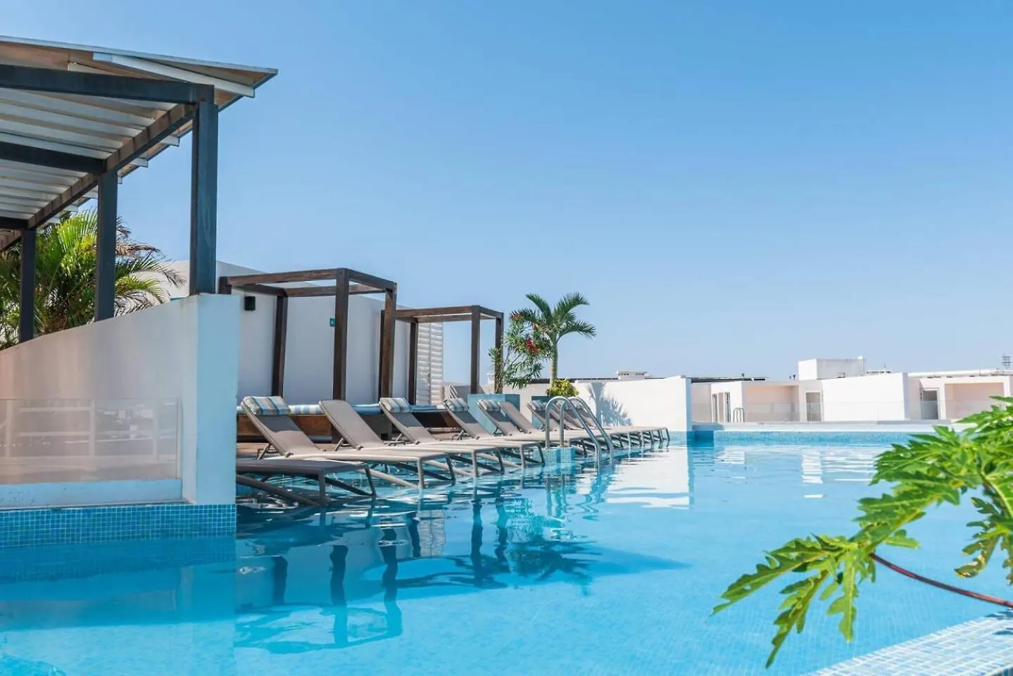 Luxury Condo, 1Br 1Ba, 200Mb, Gym Sauna Cinema Playa del Carmen Mexico