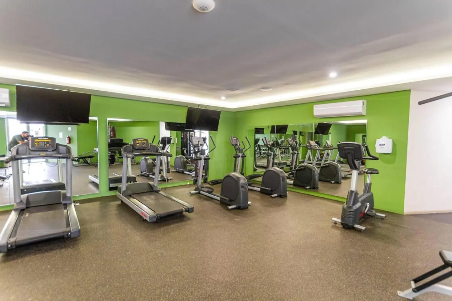 Apartment Luxury Condo, 1Br 1Ba, 200Mb, Gym Sauna Cinema Playa del Carmen Mexico
